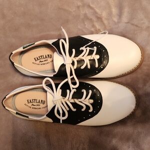 Eastland White & Black Oxfords 6m